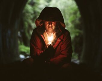 embrace underground thumb